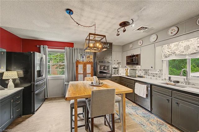 3861 Tangle Lane, Winston-salem, NC 27106