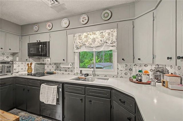 3861 Tangle Lane, Winston-salem, NC 27106