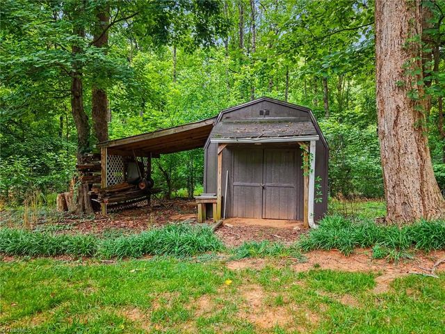 3861 Tangle Lane, Winston-salem, NC 27106