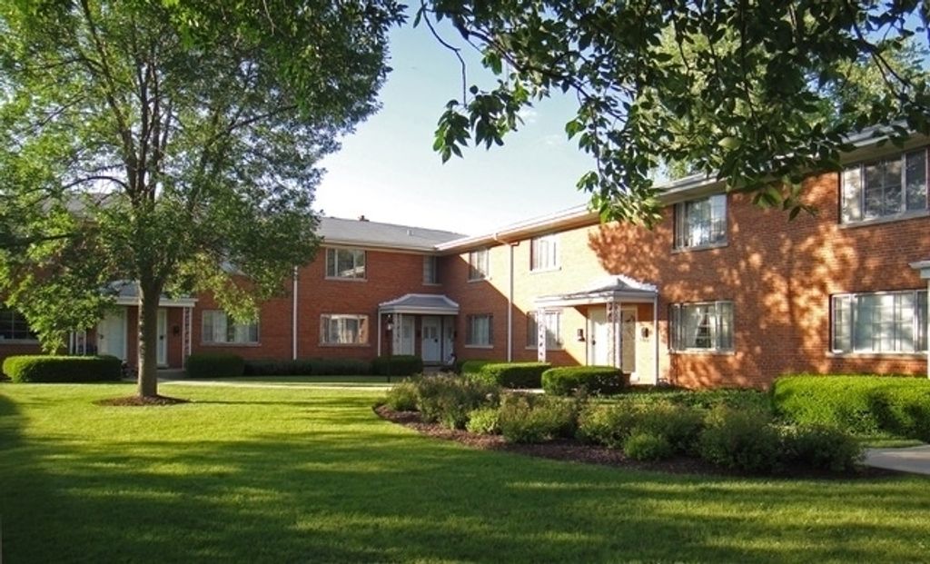1332 Greenwillow Lane 3, Glenview, IL 60025