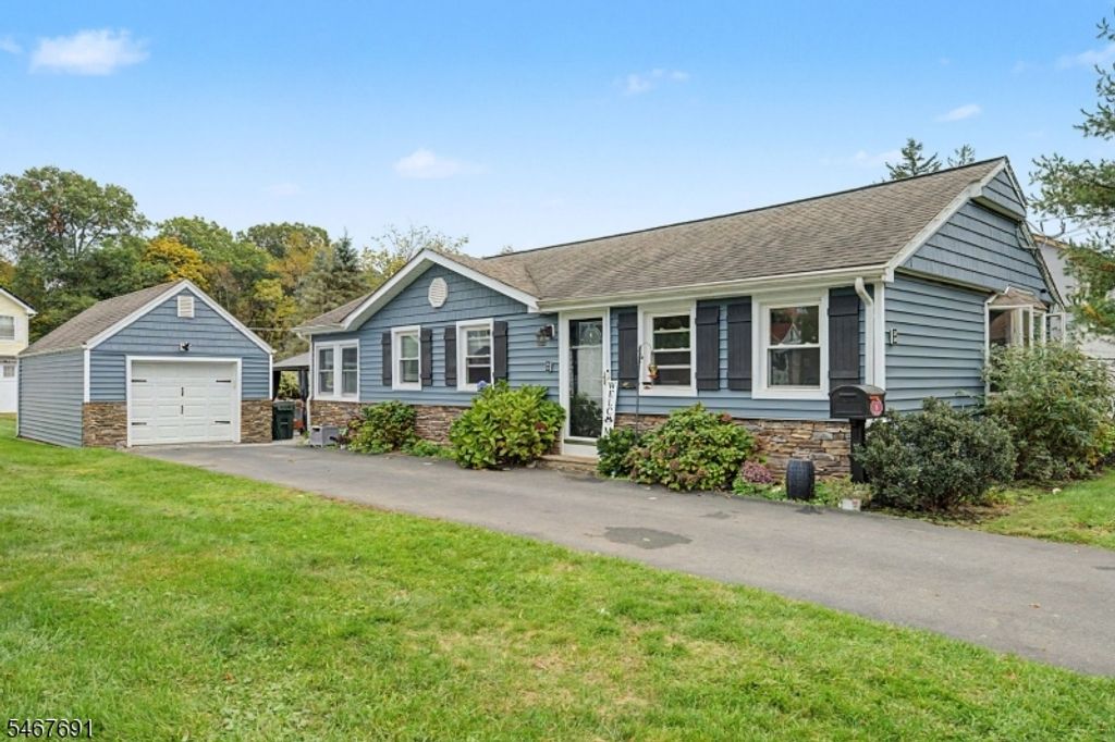 8 Yale St, Mount Olive Twp., NJ 07828 — exterior