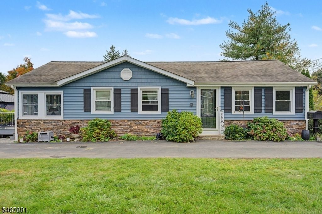 8 Yale St, Mount Olive Twp., NJ 07828 — photo 2