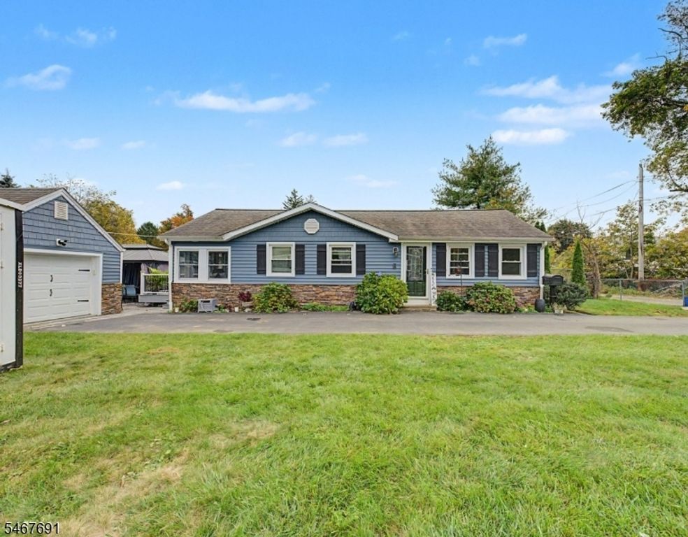 8 Yale St, Mount Olive Twp., NJ 07828 — photo 3
