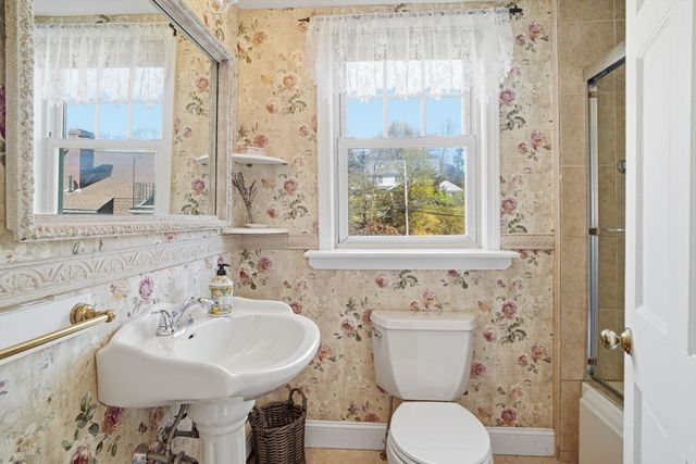 11 North Ave, Melrose, MA 02176