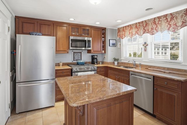 11 North Ave, Melrose, MA 02176