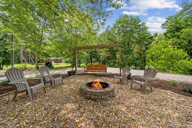 3352 R O Peach Road, Columbia, TN 38401