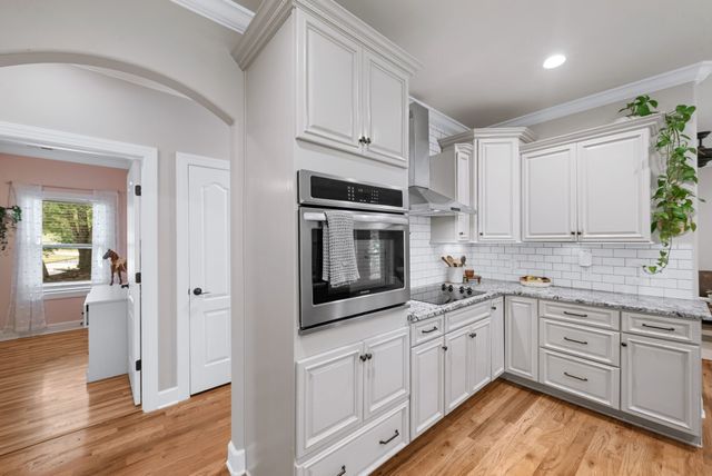 3352 R O Peach Road, Columbia, TN 38401