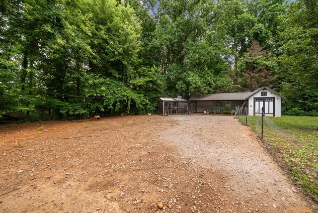 3352 R O Peach Road, Columbia, TN 38401