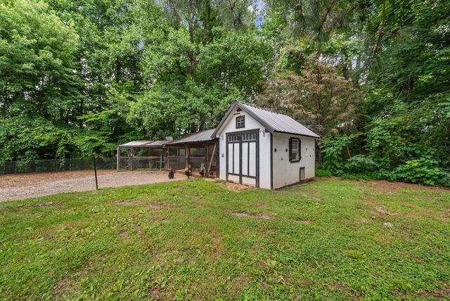 3352 R O Peach Road, Columbia, TN 38401