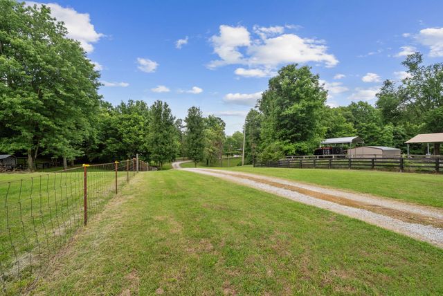 3352 R O Peach Road, Columbia, TN 38401