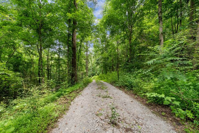 3352 R O Peach Road, Columbia, TN 38401