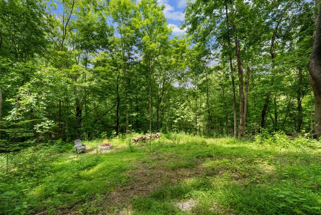 3352 R O Peach Road, Columbia, TN 38401