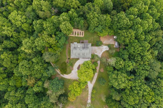 3352 R O Peach Road, Columbia, TN 38401