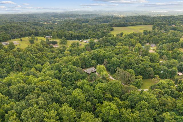 3352 R O Peach Road, Columbia, TN 38401