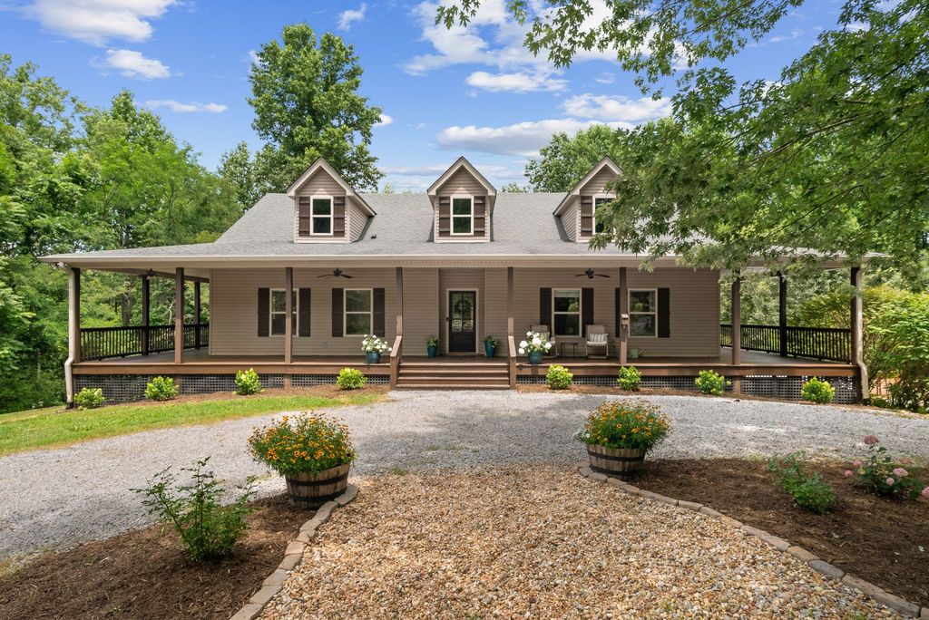 3352 R O Peach Road, Columbia, TN 38401