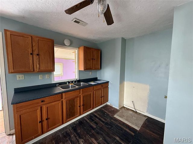 360 W 5th Street, Lebanon, MO 65536