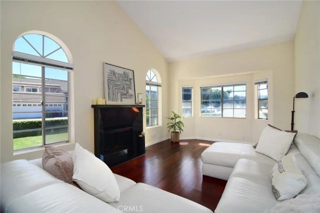 6347 Wynne Avenue, Tarzana, CA 91335