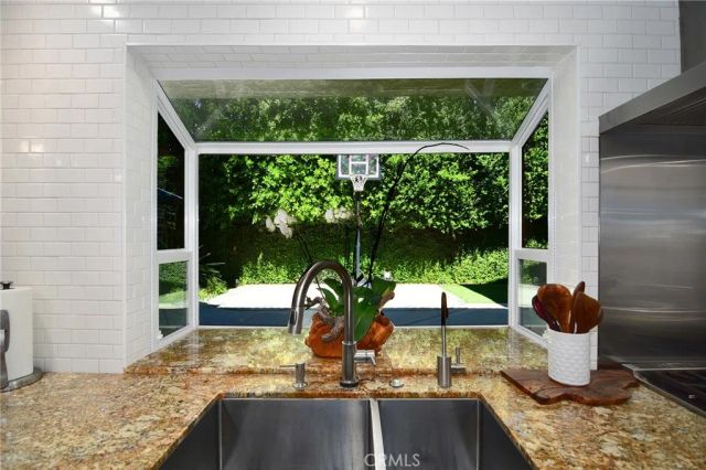 6347 Wynne Avenue, Tarzana, CA 91335