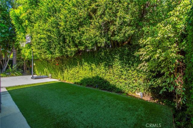 6347 Wynne Avenue, Tarzana, CA 91335