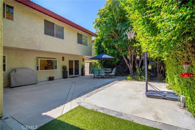 6347 Wynne Avenue, Tarzana, CA 91335