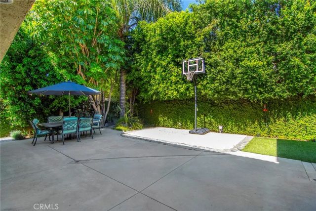 6347 Wynne Avenue, Tarzana, CA 91335