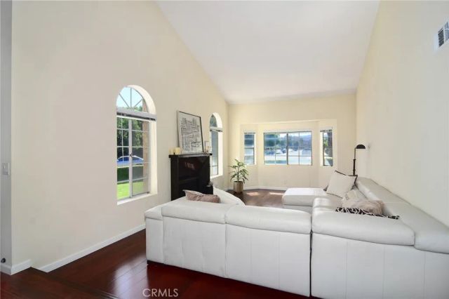 6347 Wynne Avenue, Tarzana, CA 91335