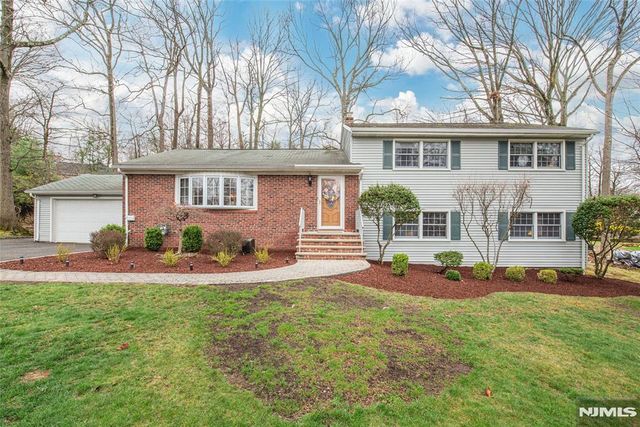 4 Oak Ridge, North Caldwell, NJ 07006