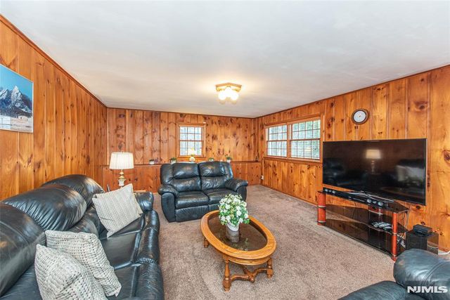 4 Oak Ridge, North Caldwell, NJ 07006