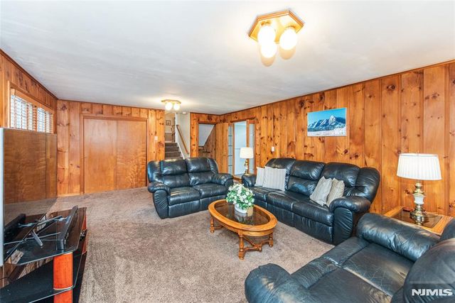 4 Oak Ridge, North Caldwell, NJ 07006