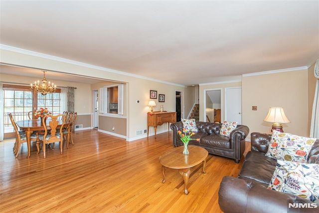 4 Oak Ridge, North Caldwell, NJ 07006