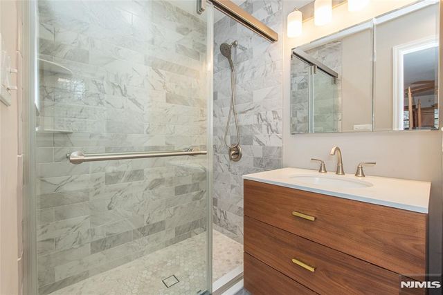 4 Oak Ridge, North Caldwell, NJ 07006