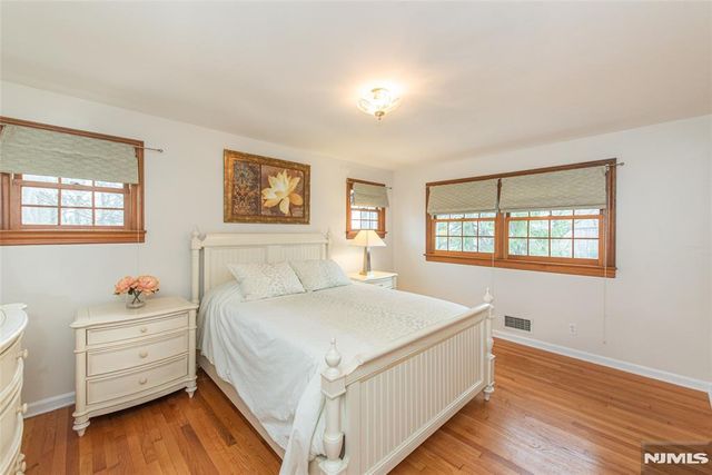 4 Oak Ridge, North Caldwell, NJ 07006