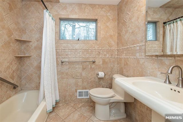 4 Oak Ridge, North Caldwell, NJ 07006