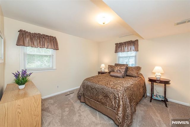 4 Oak Ridge, North Caldwell, NJ 07006