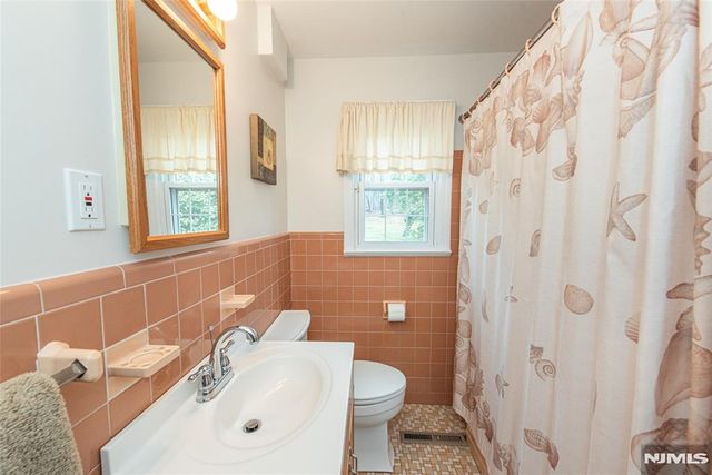 4 Oak Ridge, North Caldwell, NJ 07006