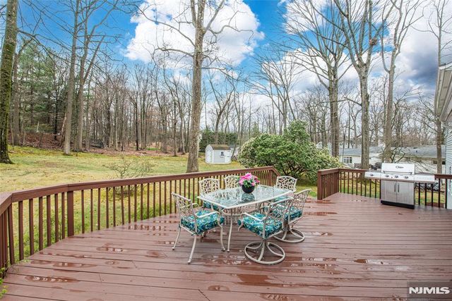 4 Oak Ridge, North Caldwell, NJ 07006