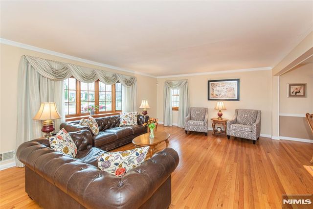 4 Oak Ridge, North Caldwell, NJ 07006