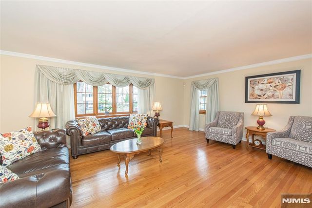 4 Oak Ridge, North Caldwell, NJ 07006
