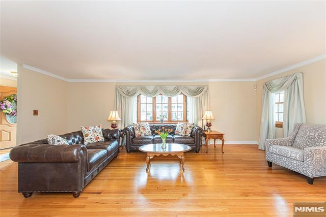 4 Oak Ridge, North Caldwell, NJ 07006