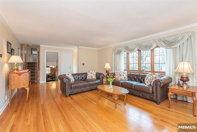4 Oak Ridge, North Caldwell, NJ 07006
