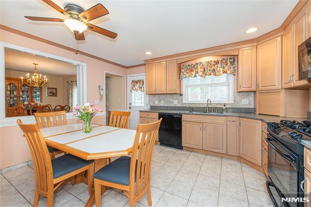 4 Oak Ridge, North Caldwell, NJ 07006