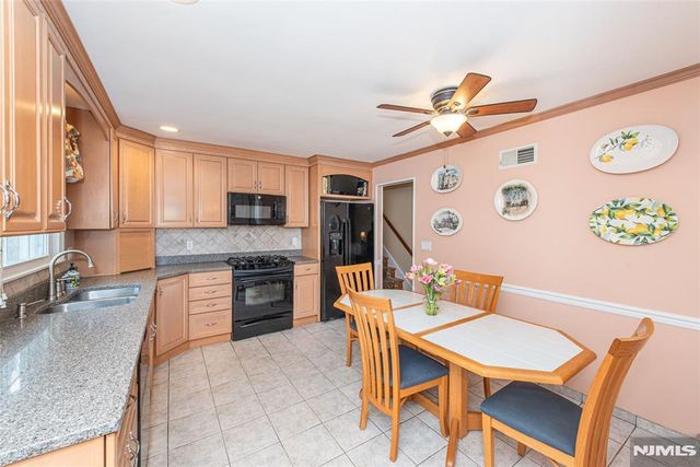 4 Oak Ridge, North Caldwell, NJ 07006