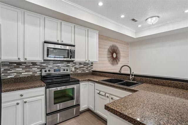 1655 34th Avenue SW 1, Altoona, IA 50009