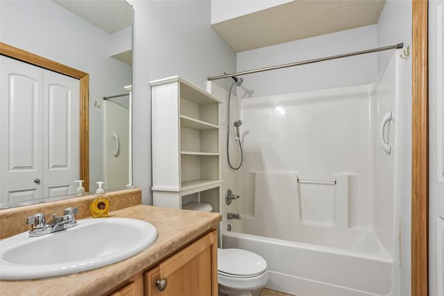 1655 34th Avenue SW 1, Altoona, IA 50009