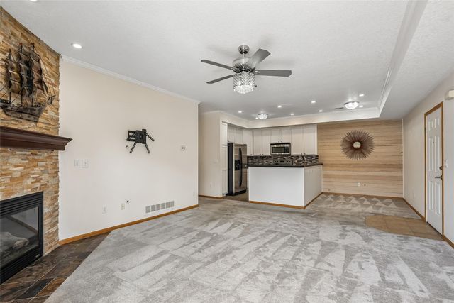 1655 34th Avenue SW 1, Altoona, IA 50009