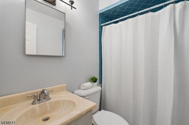26 Valley View Dr, Rockaway Twp., NJ 07866
