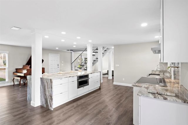 10525 HOMESTEAD DRIVE, Tampa, FL 33618