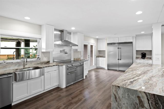 10525 HOMESTEAD DRIVE, Tampa, FL 33618