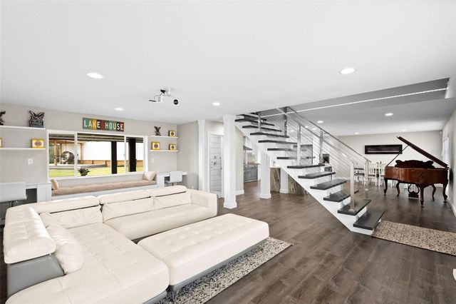 10525 HOMESTEAD DRIVE, Tampa, FL 33618