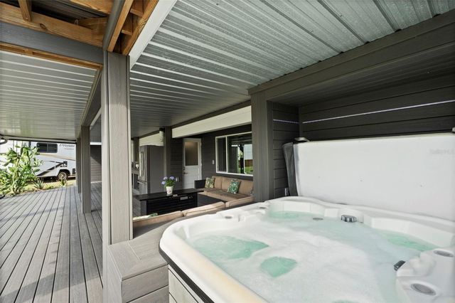 10525 HOMESTEAD DRIVE, Tampa, FL 33618